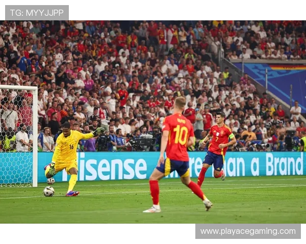 欧洲杯赛场感人一刻 球员被高喊MVP 镜头定格精彩瞬间 欧洲杯赛场感人一刻 球员被高喊MVP 镜头定格精彩瞬间