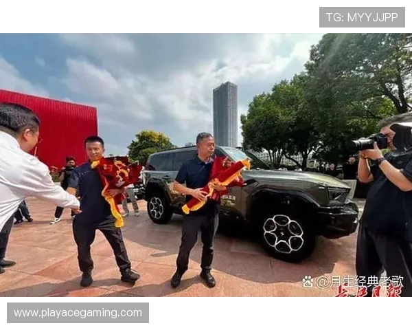 湿透的衬衫见证父爱的伟大 爸爸用行动为考场外的孩子写下最动人的满分答卷