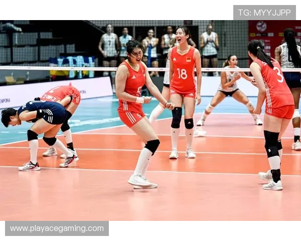 震撼全场！中国女排完成惊天救球引爆全场观众热情